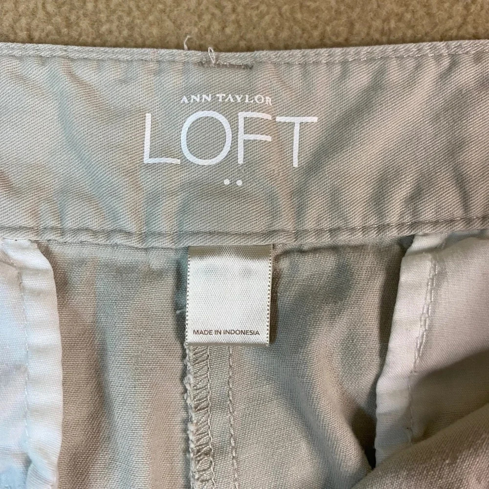 Ann Taylor LOFT Women's Size 12 Beige Cotton Straight Leg Shorts Casual‎ Summer